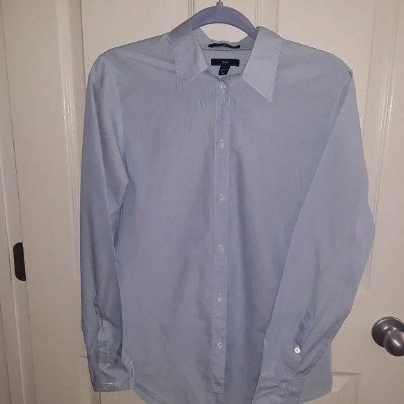 - GAP Fitted Button Down Shirt - Picture 1 of 5